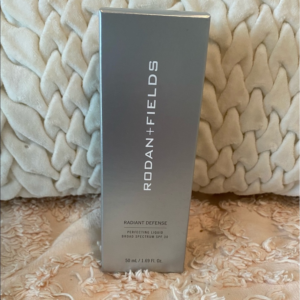 Rodan & Fields - Radiant Defense (Almond 5).